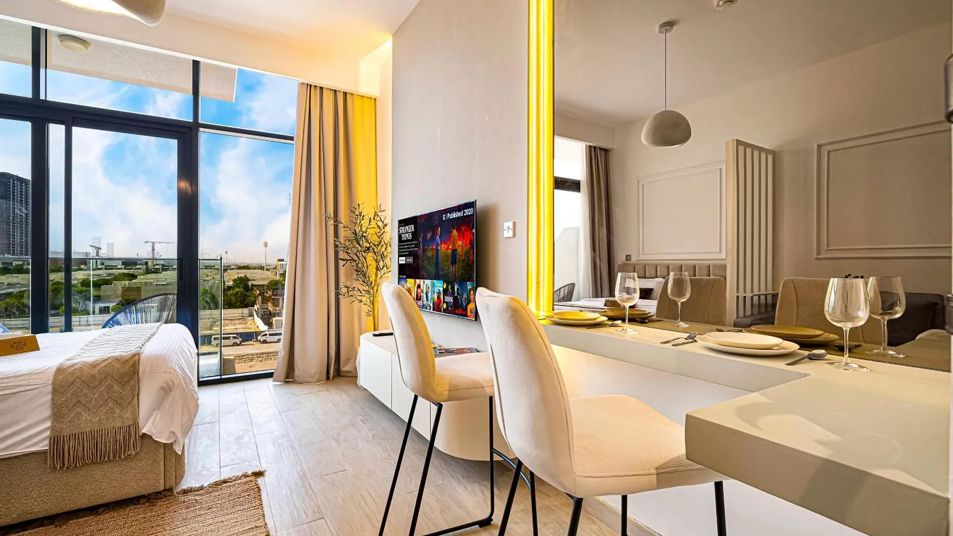 Brand New Studio In Azizi Riviera 迪拜 0*,