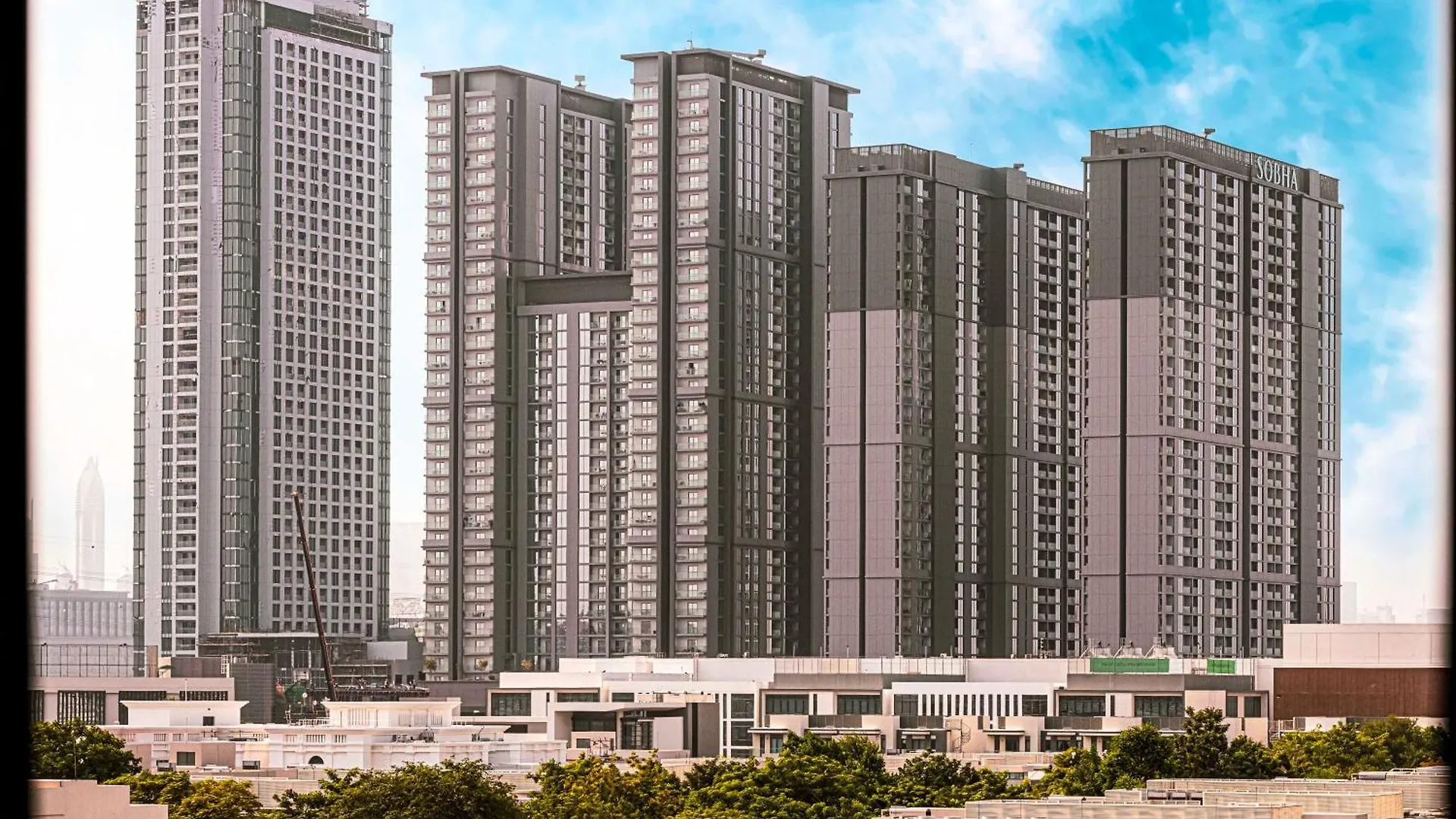 Brand New Studio In Azizi Riviera 迪拜